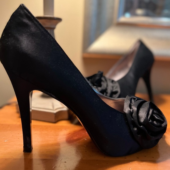 Black, satin, peep toe heels. - Picture 1 of 6